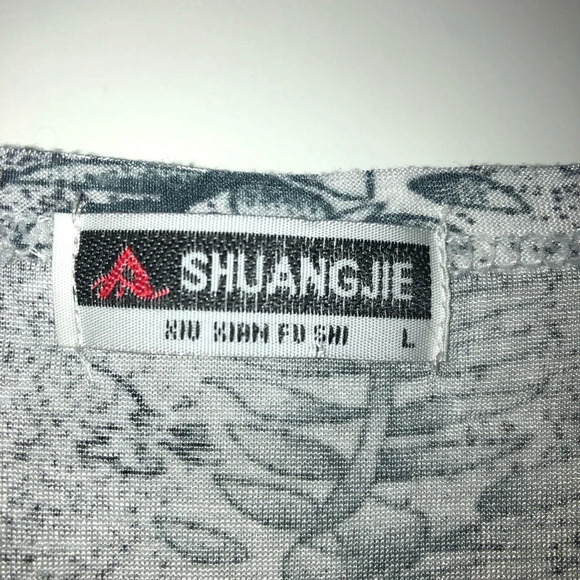 5/$25
Top L Grey Black Roses Silver Sparkle Short Sleeve T-shirt Style - Picture 2 of 11